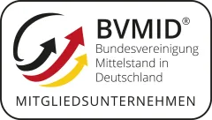 Das Logo der Bundesvereinigung Mittelstand in Deutschland zeigt drei Pfeile in Schwarz, Rot und Gelb, die nach oben rechts zeigen, zusammen mit dem Text 'BVMID Bundesvereinigung Mittelstand in Deutschland MITGLIEDSUNTERNEHMEN'.